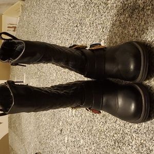 Girl's black boots